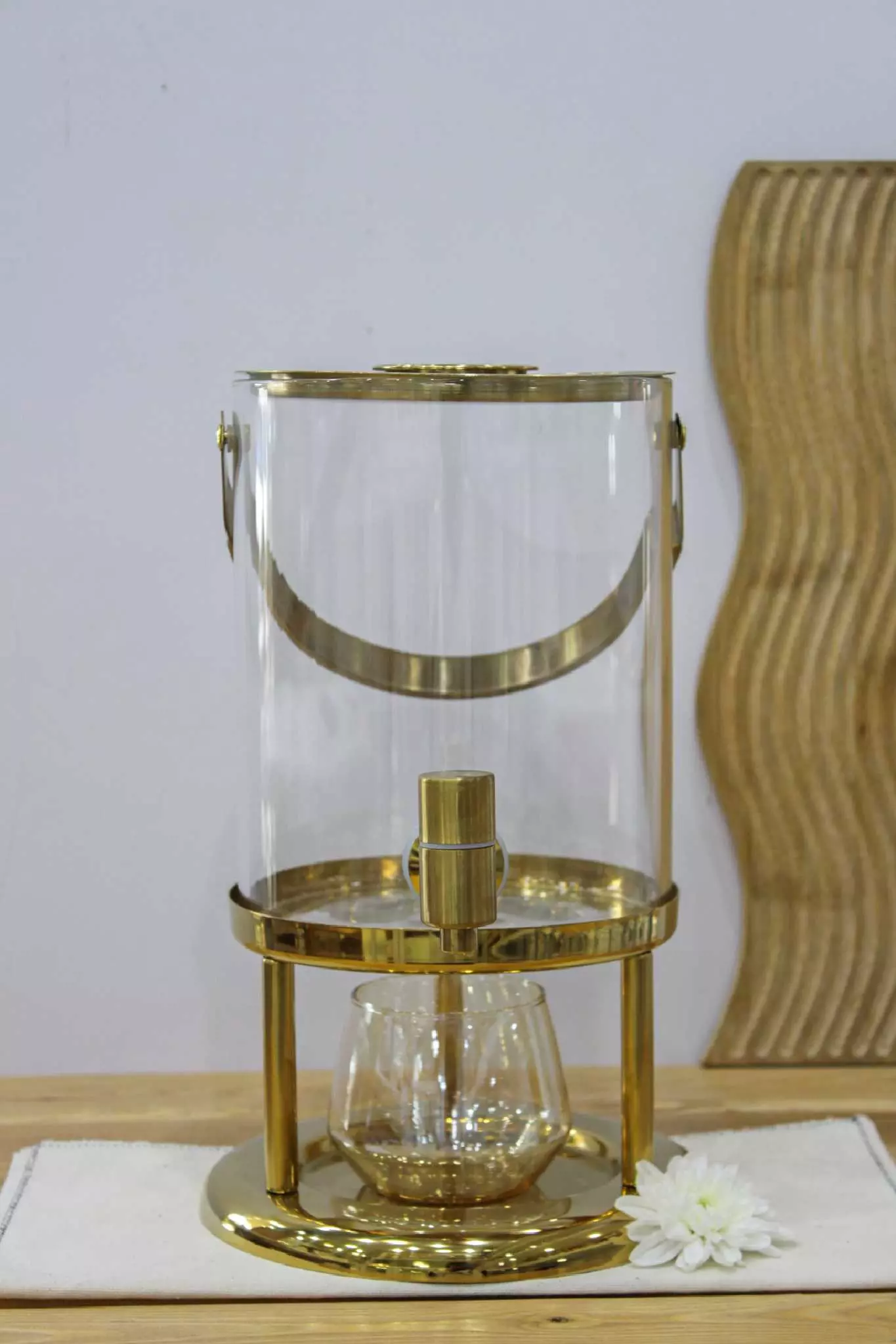 کلمن طلایی پایه دار
