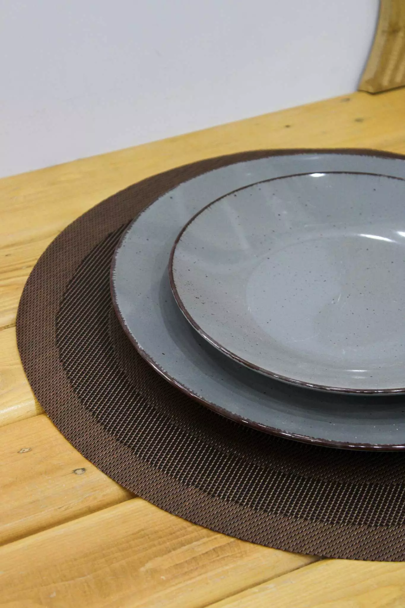 زیر بشقابی گرد