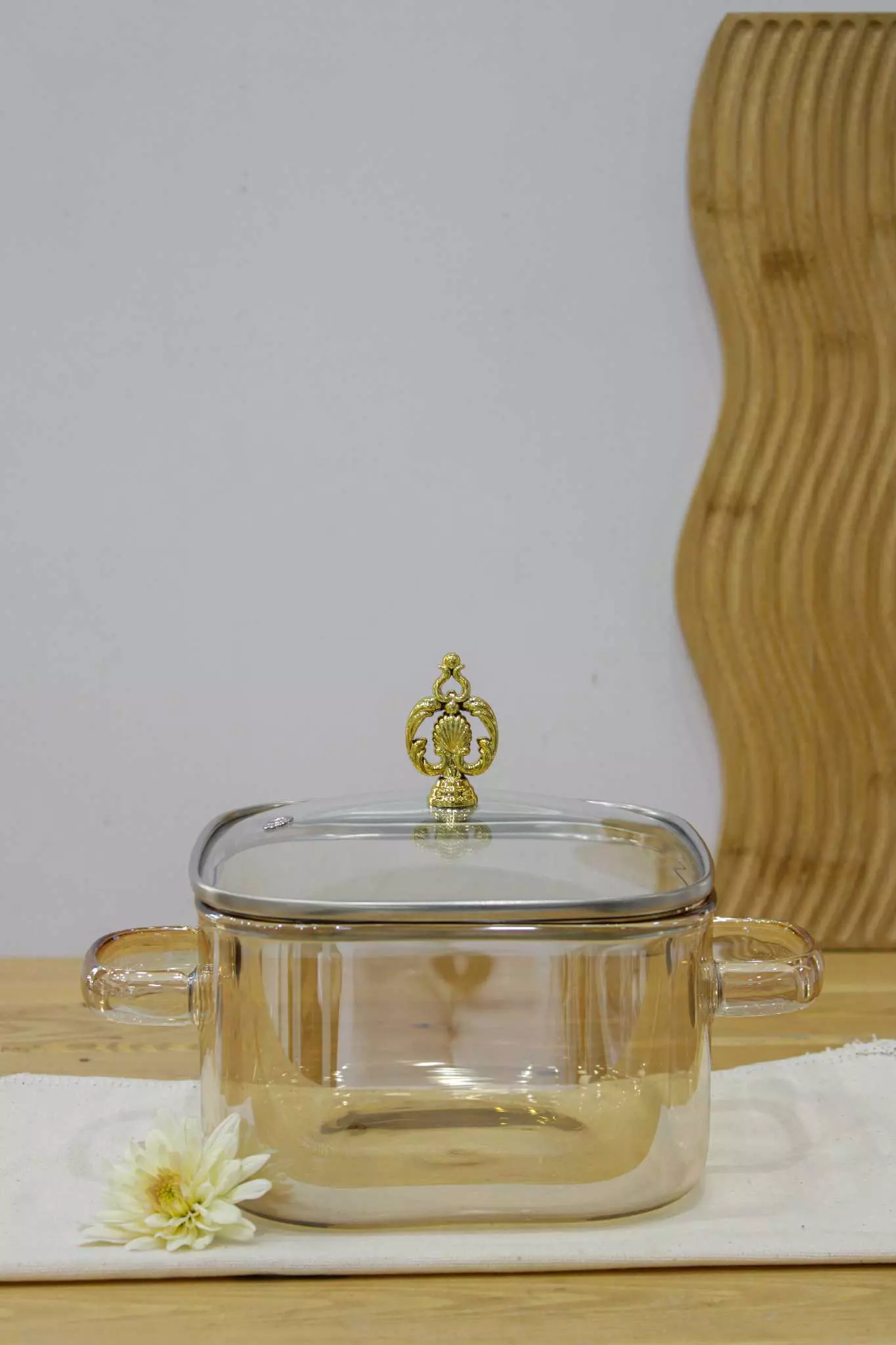 قابلمه پیرکس مربع تاج