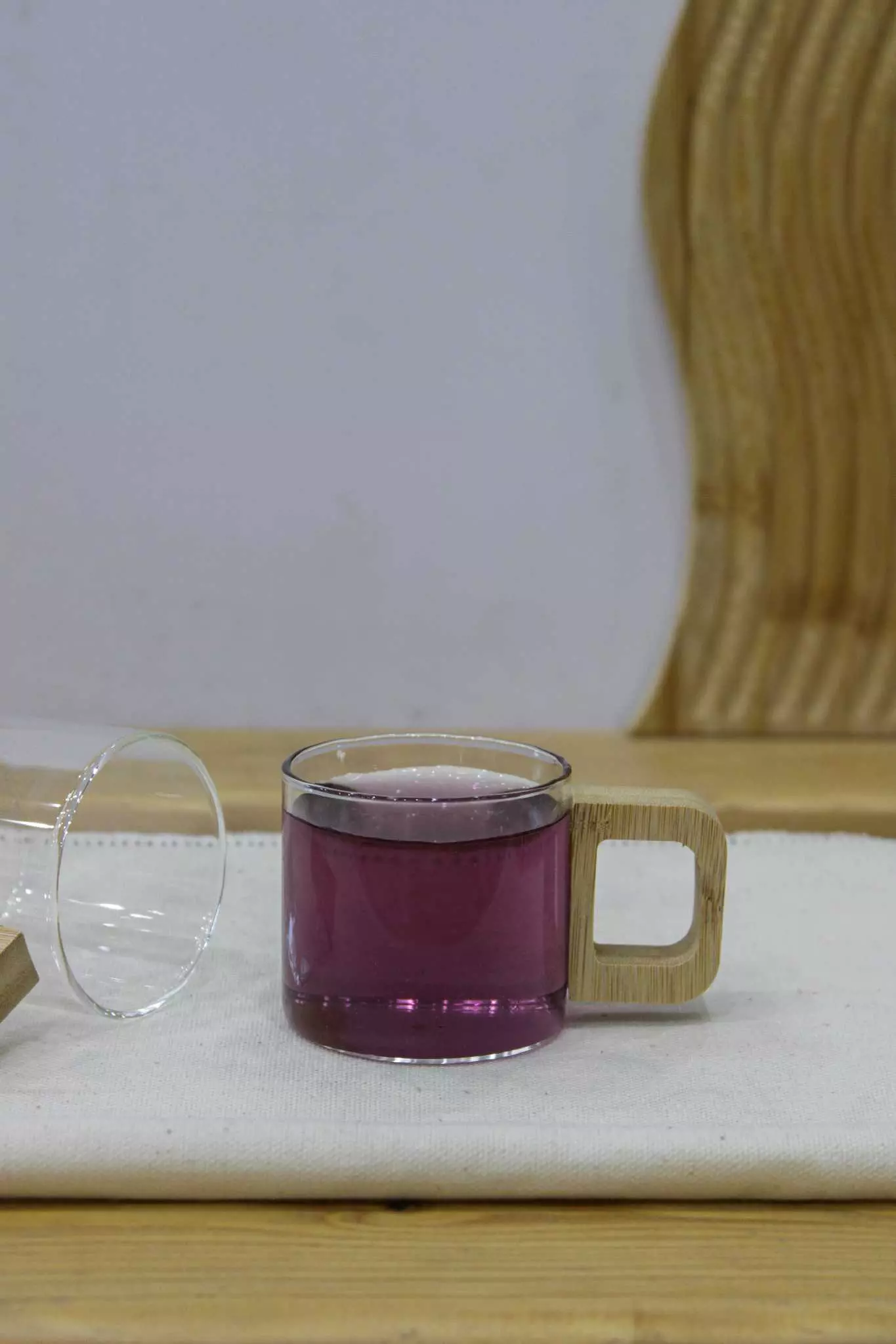 لیوان پیرکس دسته بامبو کوچک