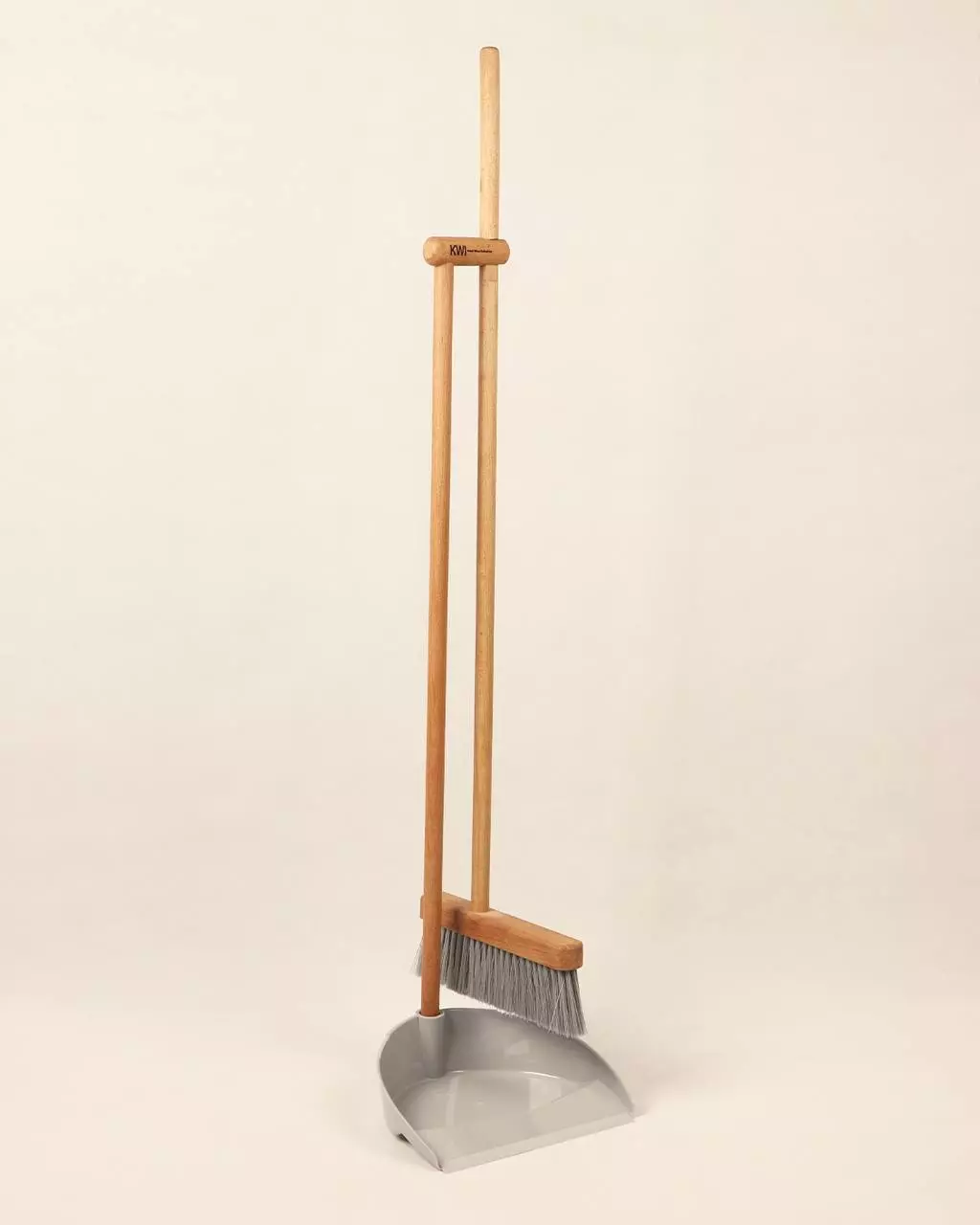 جارو خاک انداز راش گرجستان