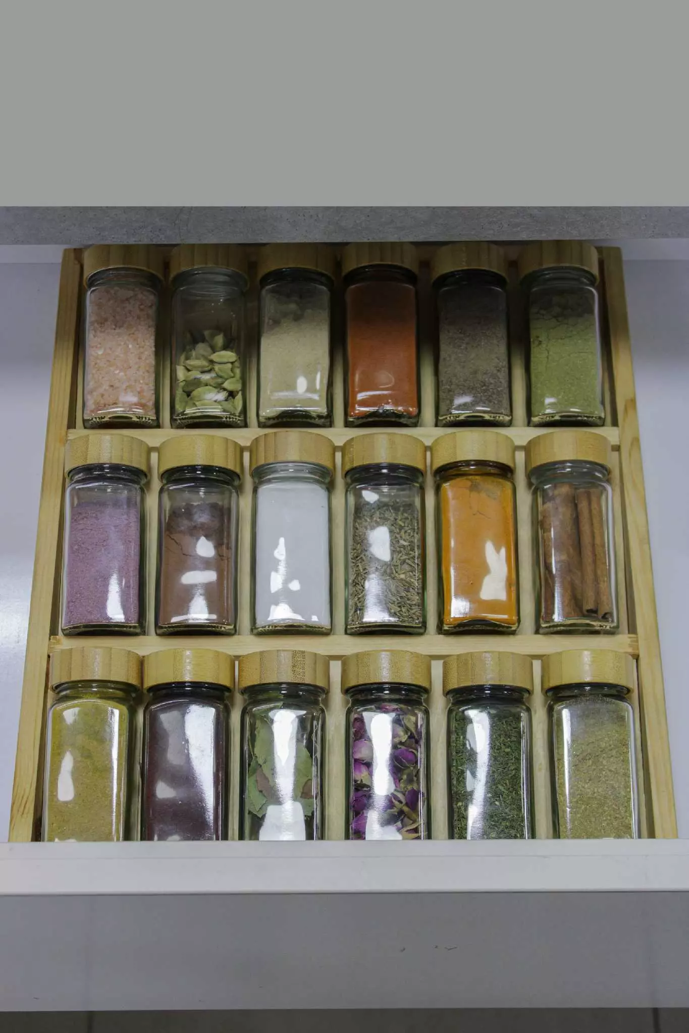 ست ۱۸ عددی مکارتی درب بامبو با پایه چوبی