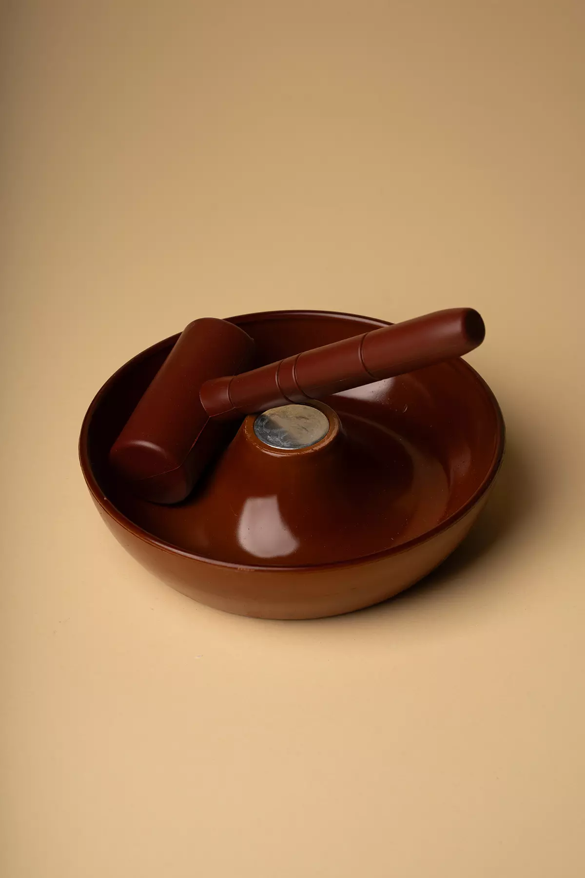 گردو شکن چوبی