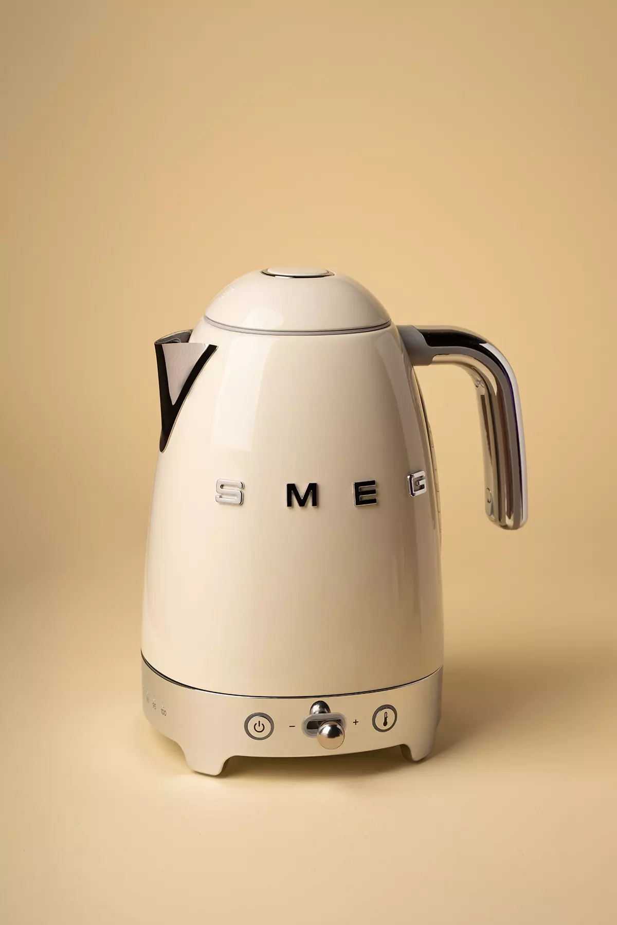 کتری برقی رترو SMEG