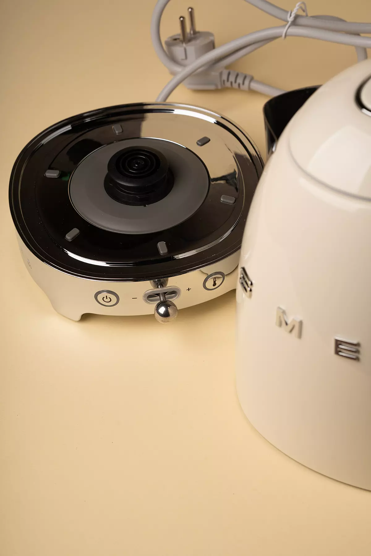 کتری برقی رترو SMEG