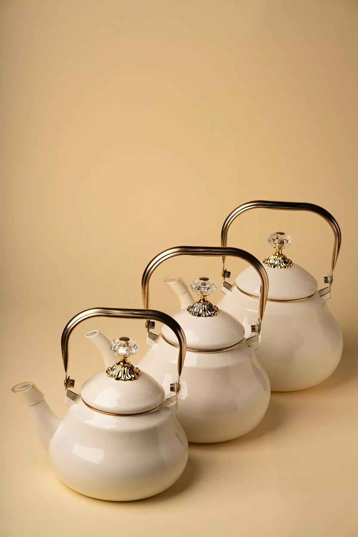 کتری لعابی کرم