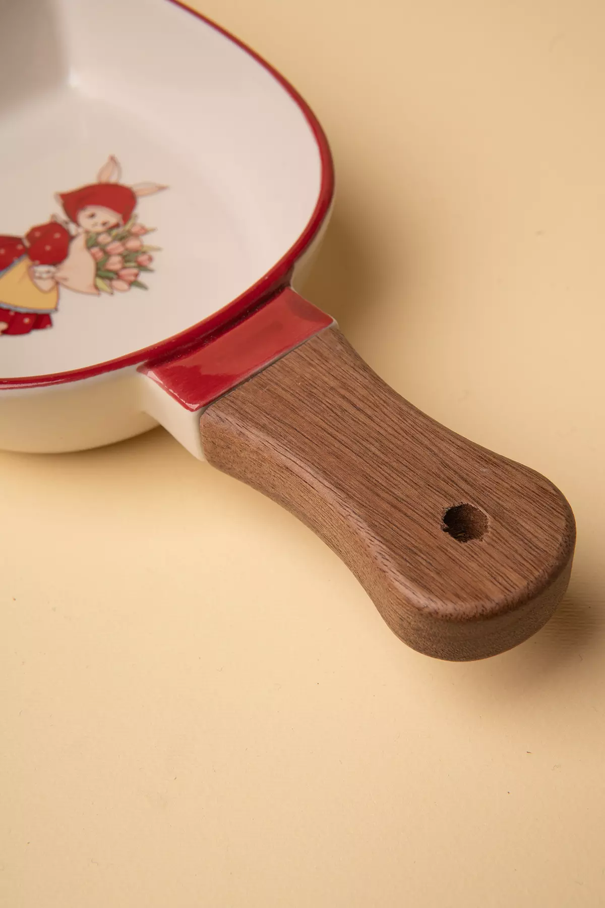 سرویس پذیرایی شنل قرمزی