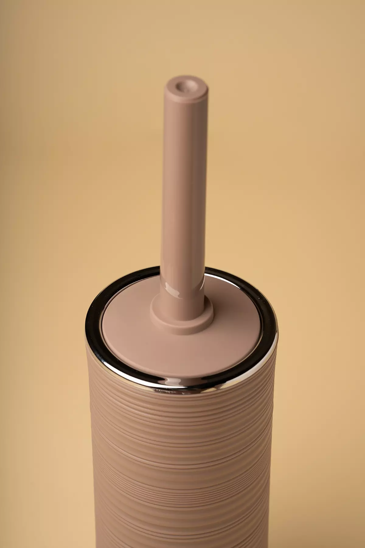 سطل و فرچه بادبزنی