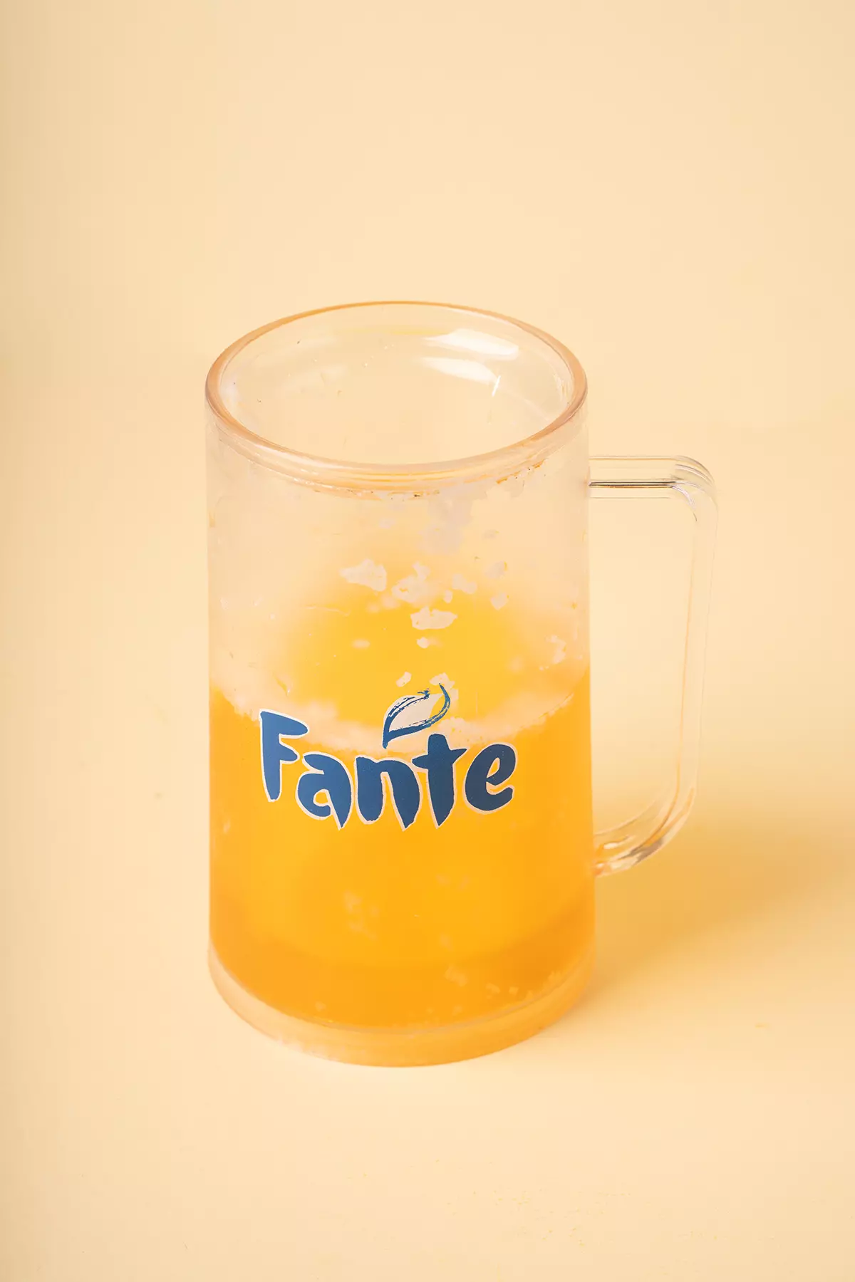 لیوان یخ زن نوشابه