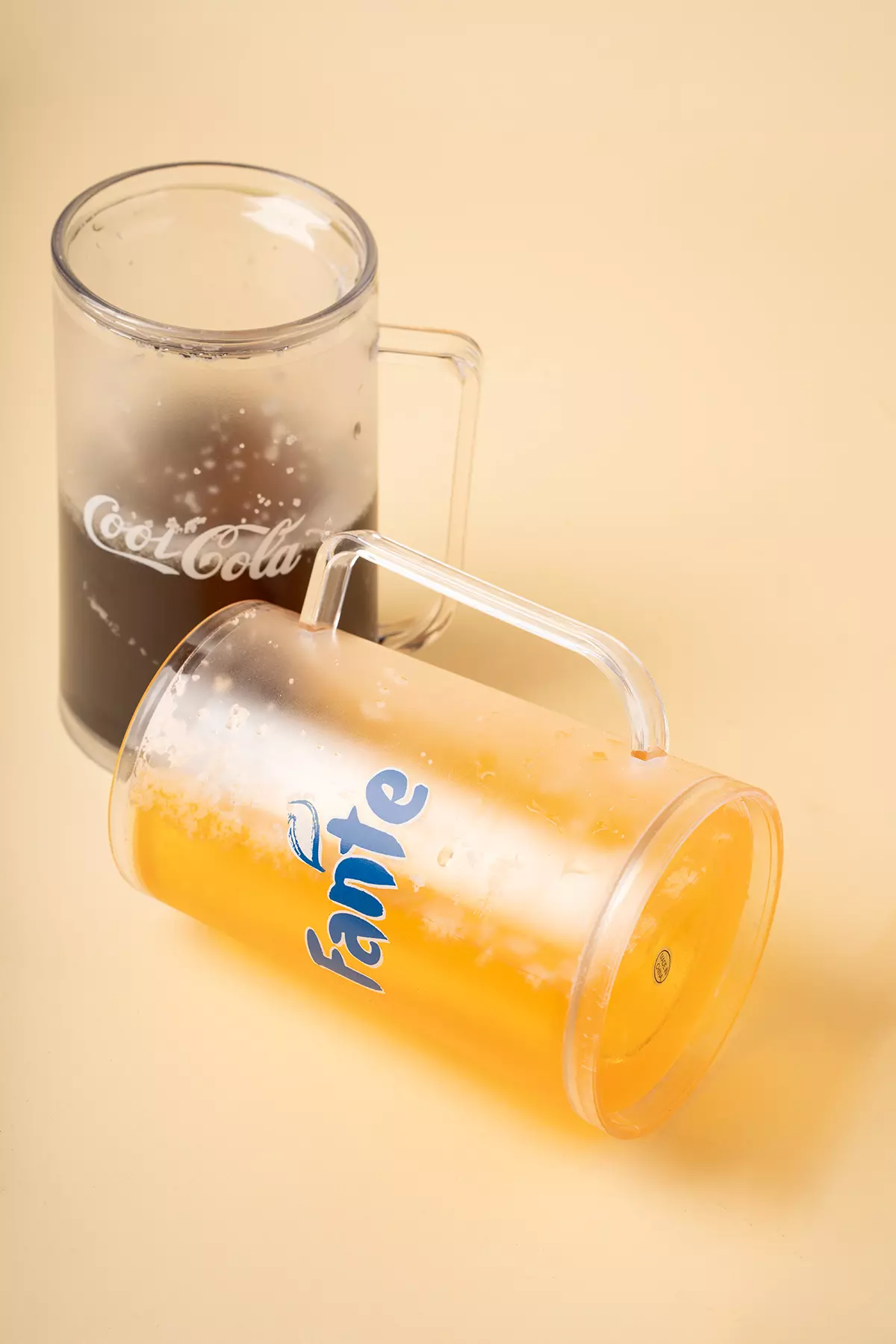 لیوان یخ زن نوشابه