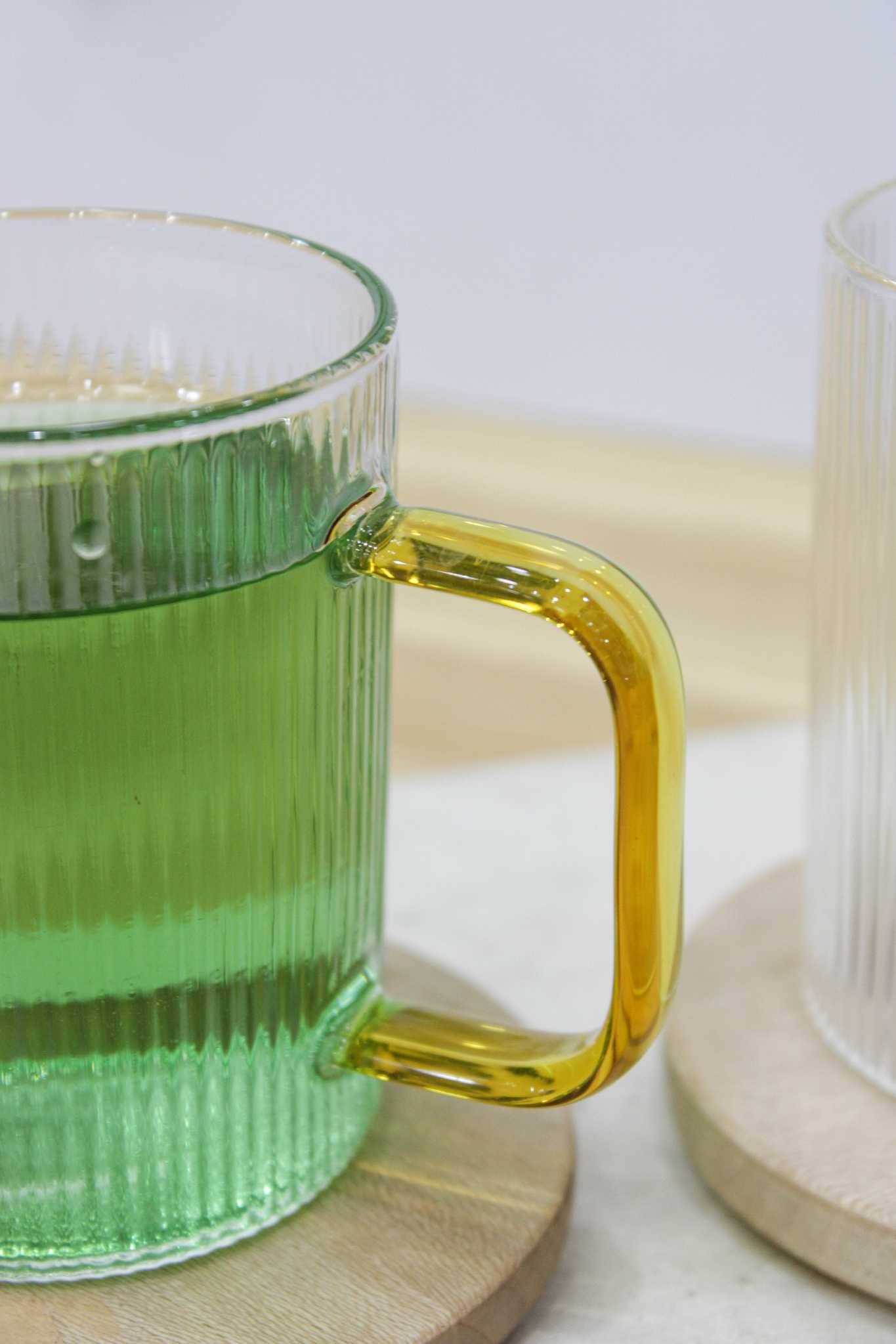 لیوان شیاردار دسته طلایی استوانه