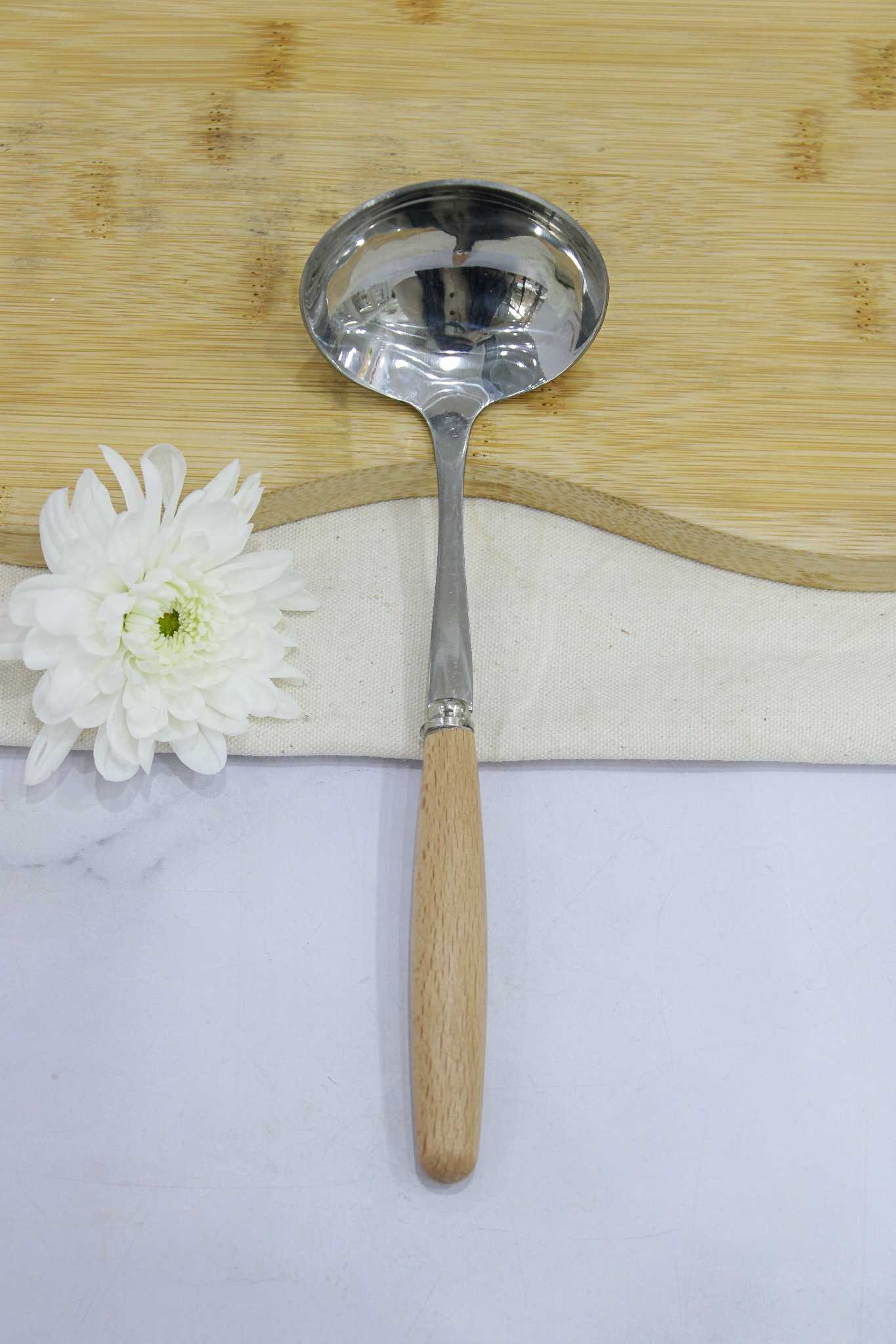 ملاقه دسته چوبی
