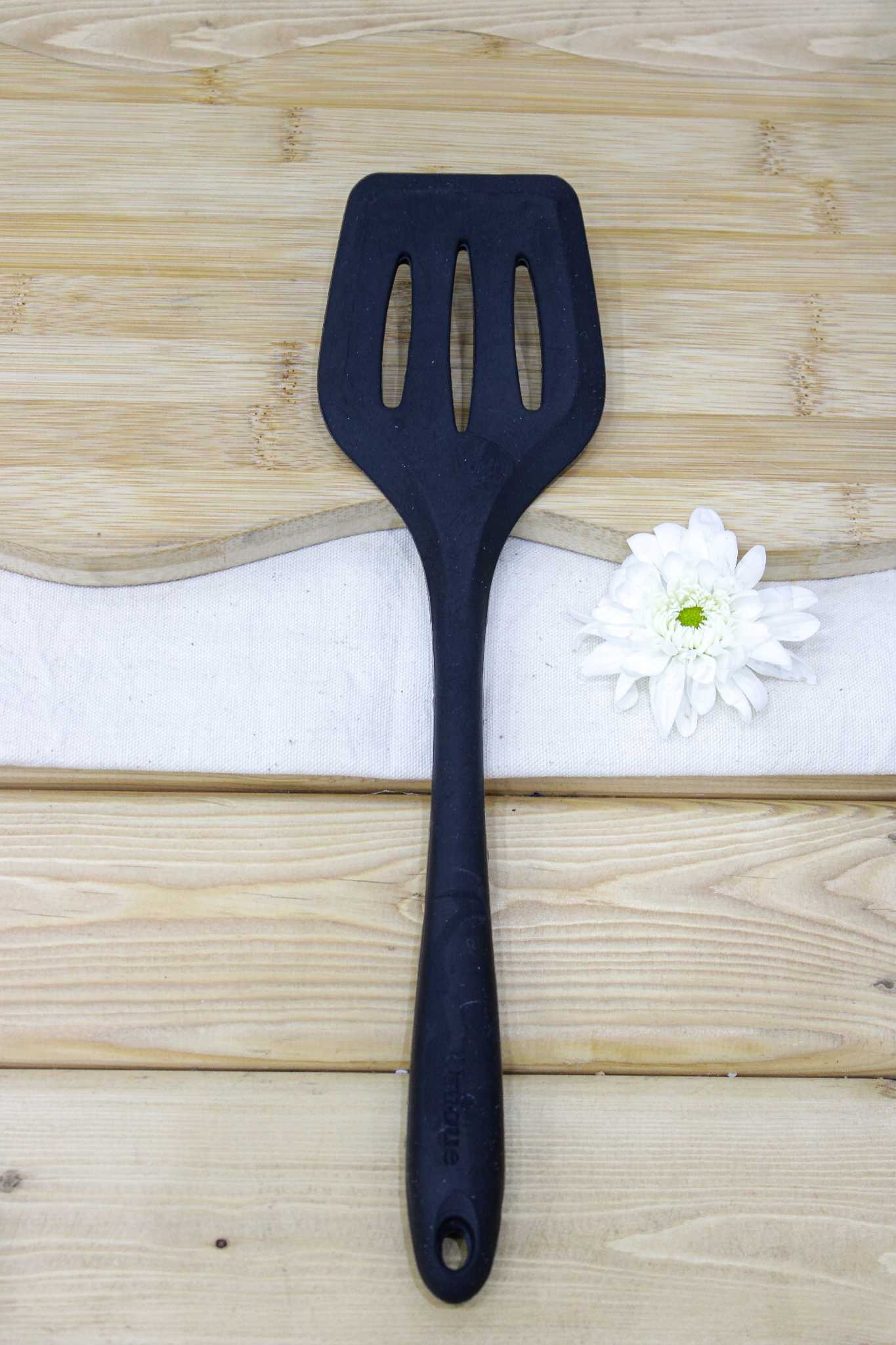 کفگیر شیاردار سیلیکونی یونیک