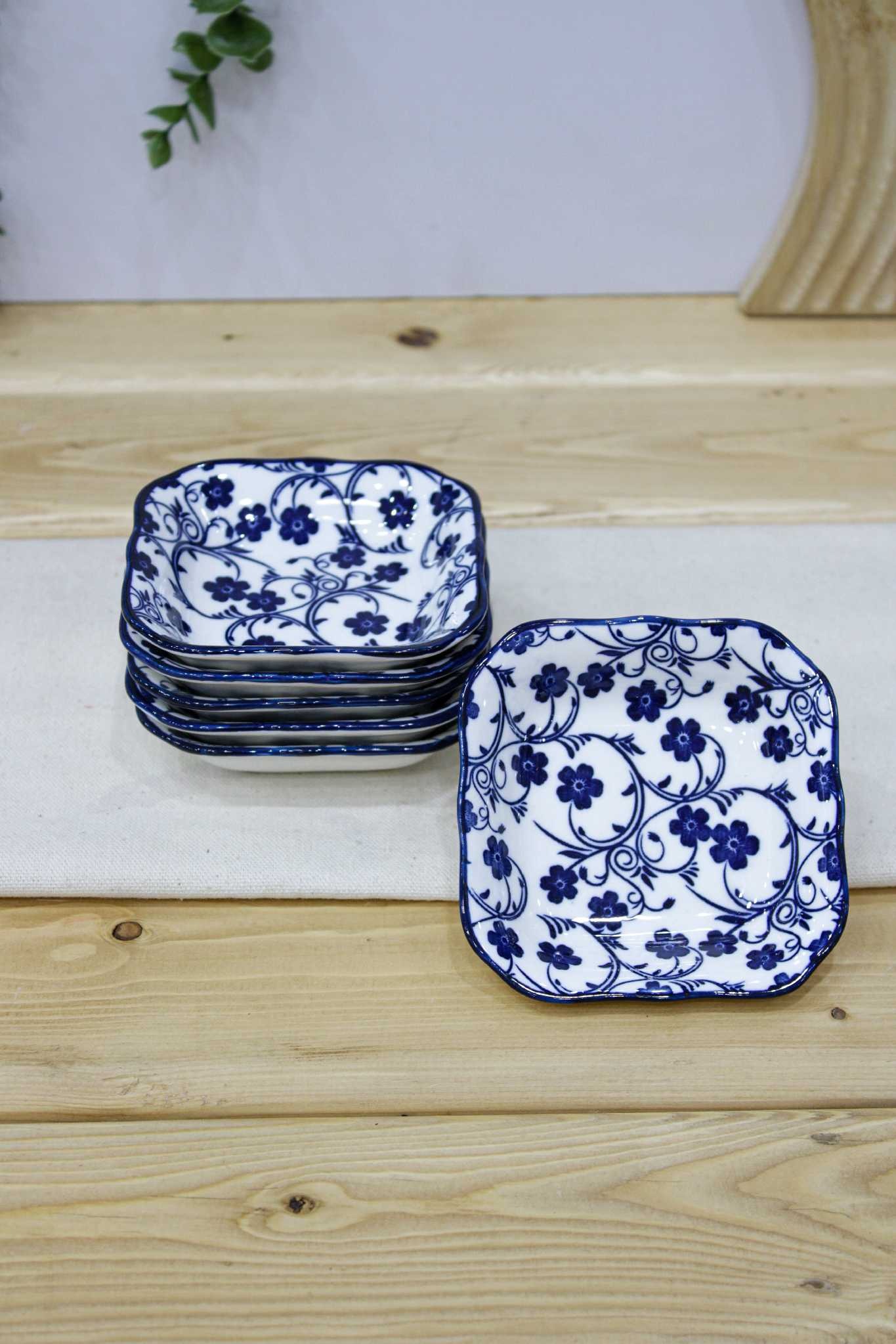 مزه خوری مربع گل آبی