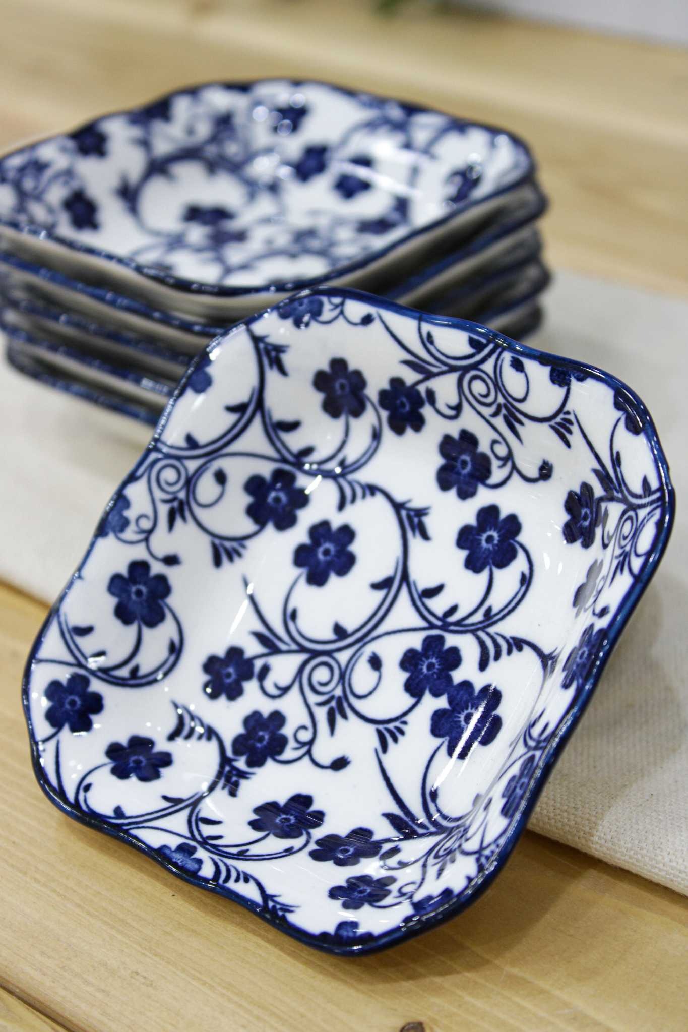 مزه خوری مربع گل آبی
