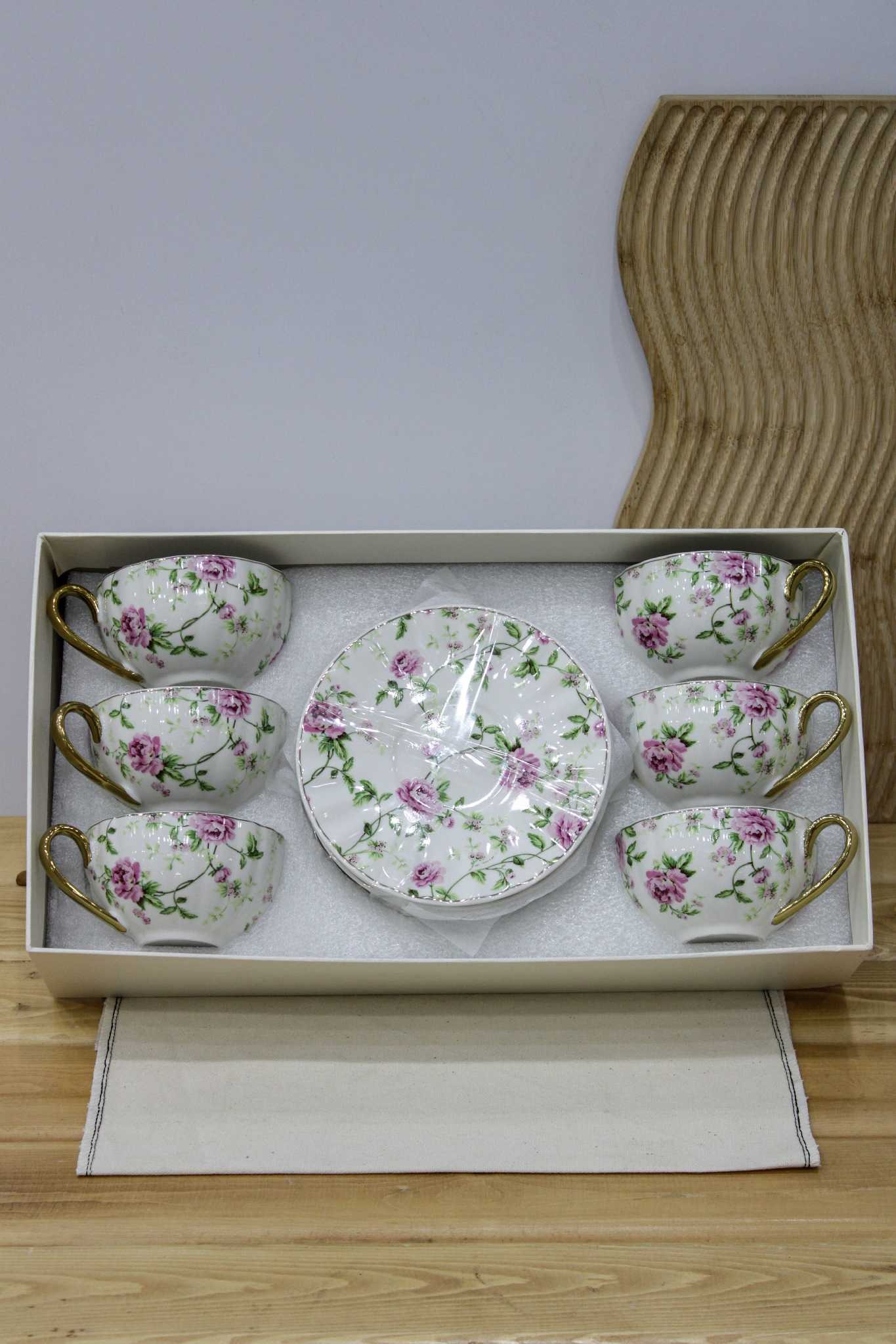 ست فنجان نعلبکی گل سرخی و برگ